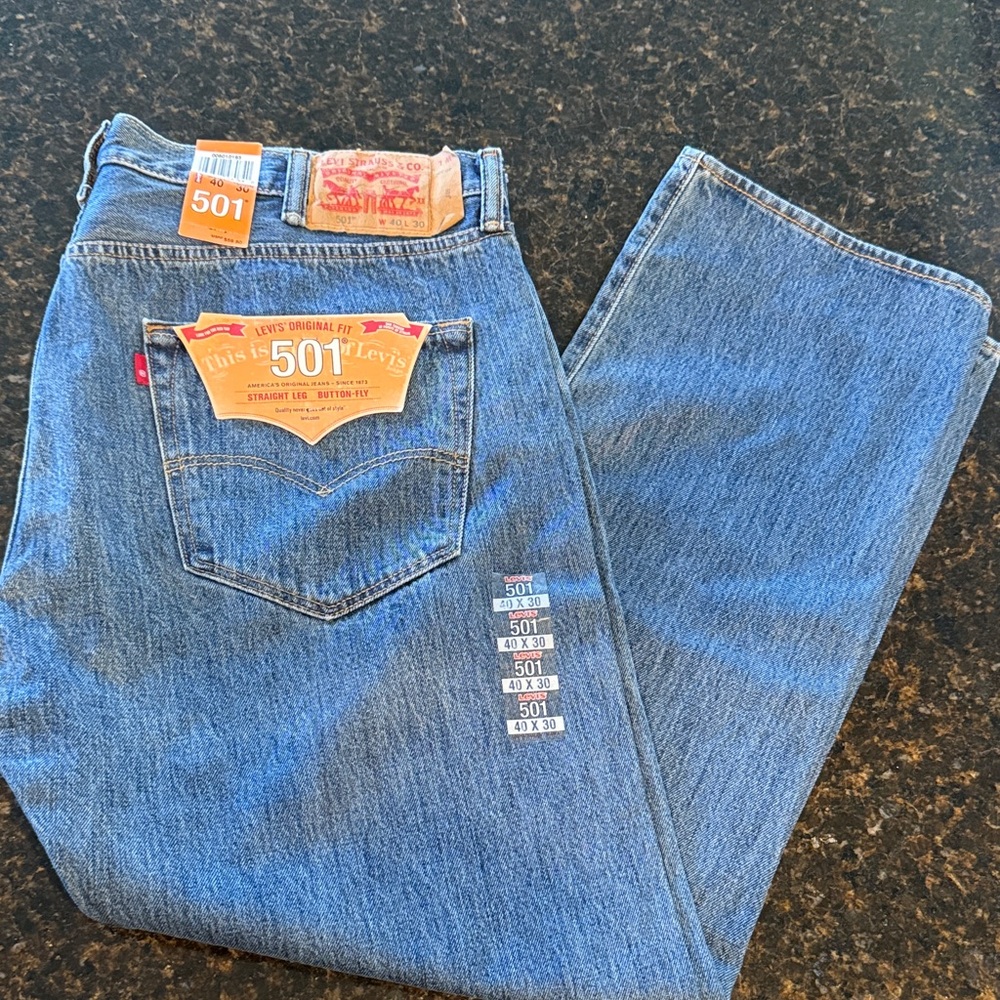 Levi's Men's 501 Original Fit Straight Leg- Button Fly 40 x 30 Jeans NWT